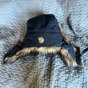 Black Fjällräven Black Fur-Lined Hat - unisex